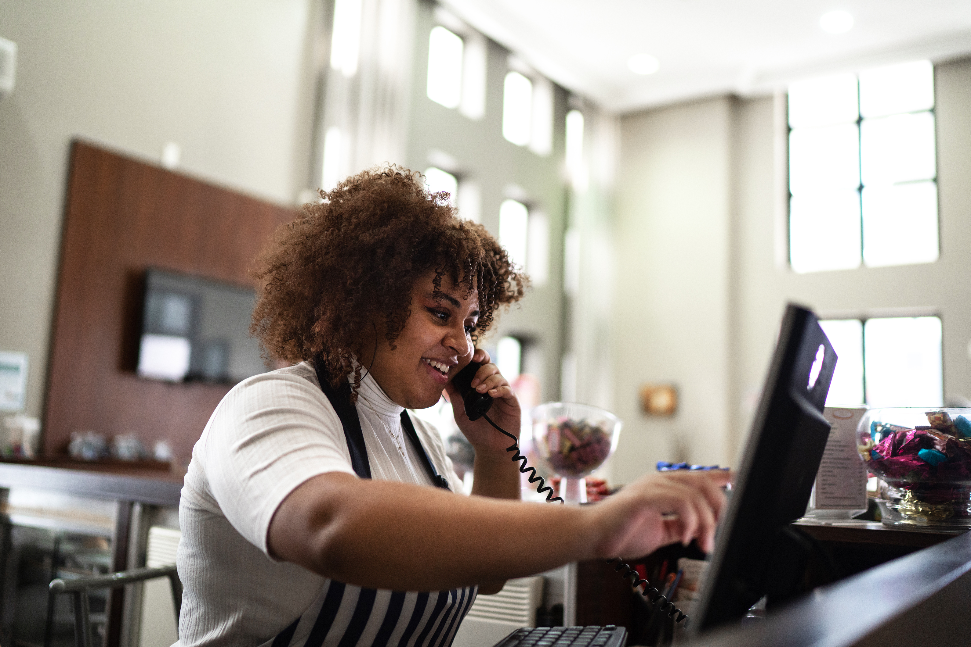 Customers 1271751026 96 dpi.jpg